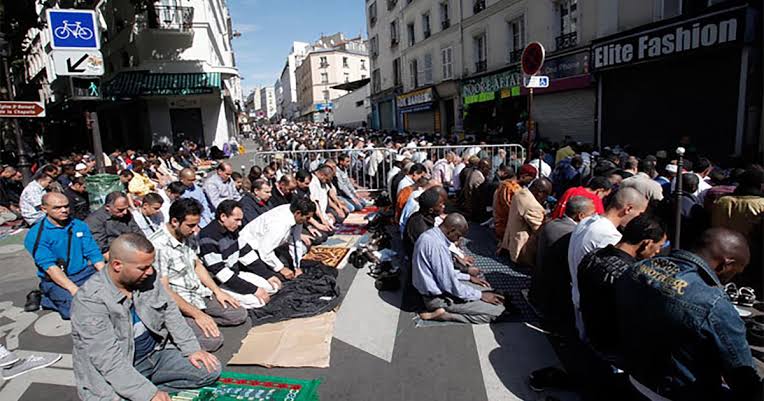 Attaquer l’islam en occident, cible-t-il la communauté musulmane ou les Frères musulmans ?
