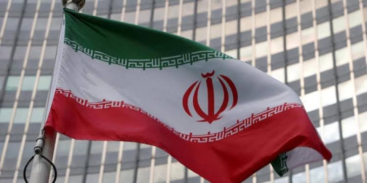Iran secoué par un crash d’hélicoptère : La disparition du président Raisi et ses répercussions géopolitiques